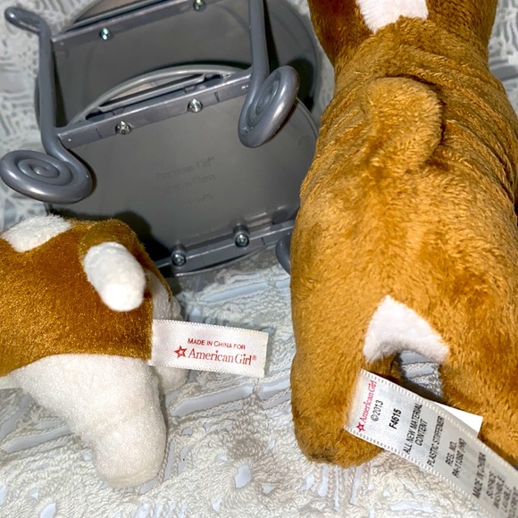 American Girl Dogs & Table. Bulldog & Dachshund. . - Picture 5 of 16